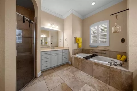 Bath - 929 SE 41st St, Ocala, FL 34480 photo 3 of 6