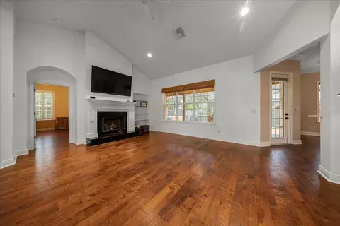 Living - 929 SE 41st St, Ocala, FL 34480 photo 4 of 7