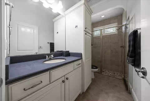 Bath - 929 SE 41st St, Ocala, FL 34480 photo 5 of 6