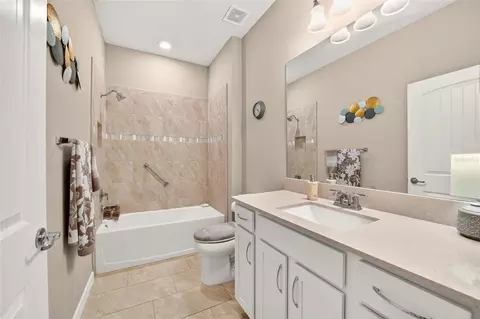 Bath - 9664 SW 63rd Loop, Ocala, FL 34481 photo 3 of 3