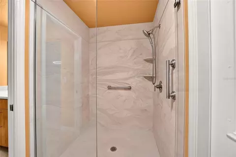 Bath - 4431 NE 4th St, Ocala, FL 34470 photo 4 of 5