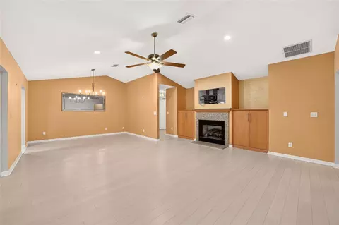 Living - 4431 NE 4th St, Ocala, FL 34470 photo 3 of 11