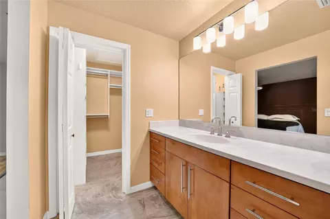 Bath - 4431 NE 4th St, Ocala, FL 34470 photo 2 of 5