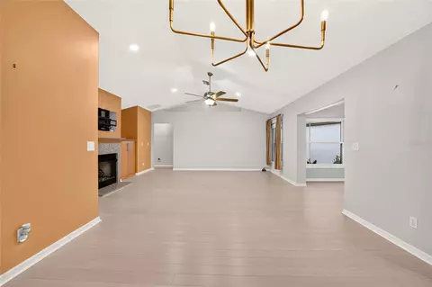 Living - 4431 NE 4th St, Ocala, FL 34470 photo 4 of 11