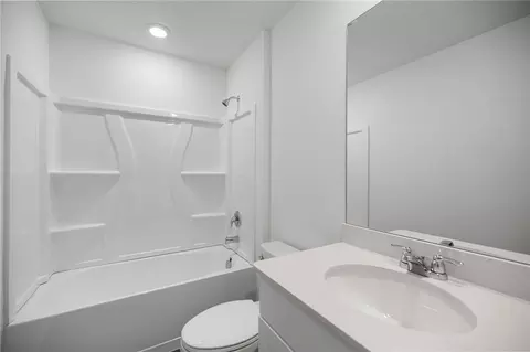 Bath - 3216 NE 38th St, Ocala, FL 34479 photo 2 of 2