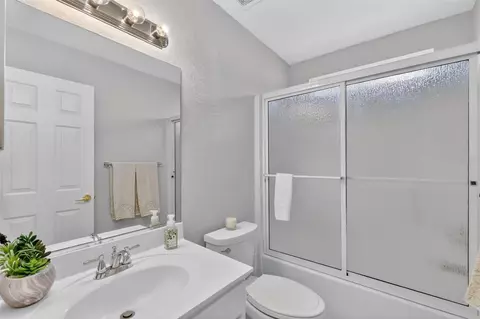 Bath - 8907 SE 141st Loop, Summerfield, FL 34491 photo 1 of 2