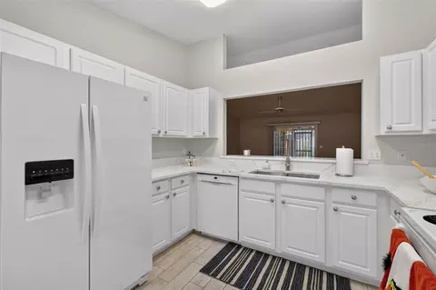Kitchen - 8907 SE 141st Loop, Summerfield, FL 34491 photo 4 of 4