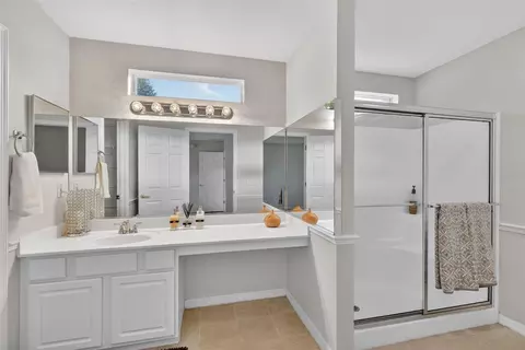 Bath - 8907 SE 141st Loop, Summerfield, FL 34491 photo 2 of 2