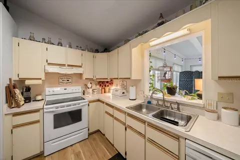 Kitchen - 2222 SW 167th Pl, Ocala, FL 34473 photo 5 of 6