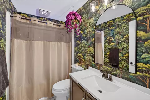 Bath - 5100 SE 44th Avenue Rd, Ocala, FL 34480 photo 2 of 2