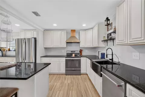 Kitchen - 5100 SE 44th Avenue Rd, Ocala, FL 34480 photo 3 of 3