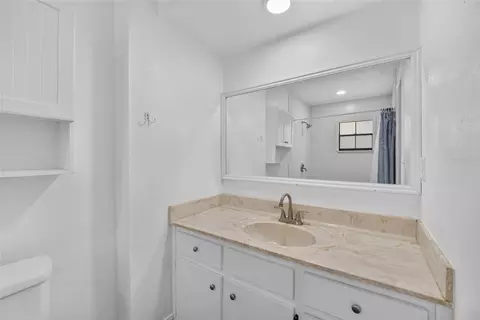 Bath - 2070 SE 50th Ter, Ocala, FL 34480 photo 1 of 3