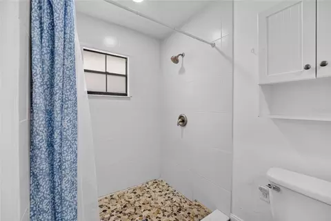Bath - 2070 SE 50th Ter, Ocala, FL 34480 photo 2 of 3