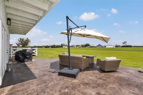 Exterior - 8727 SE 72nd Ave, Ocala, FL 34472 photo 5 of 10