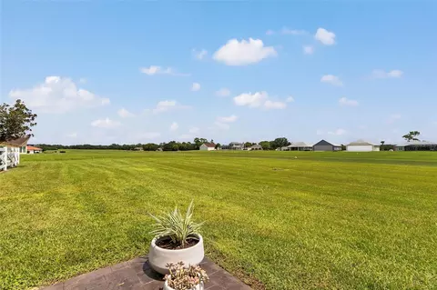 Exterior - 8727 SE 72nd Ave, Ocala, FL 34472 photo 7 of 10
