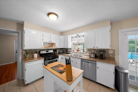 Kitchen - 3149 SE 3rd St, Ocala, FL 34471 photo 2 of 6