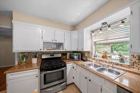 Kitchen - 3149 SE 3rd St, Ocala, FL 34471 photo 5 of 6