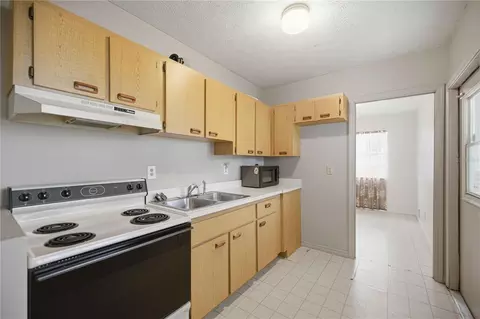Kitchen - 6500 Cherry Rd, Ocala, FL 34472 photo 4 of 6