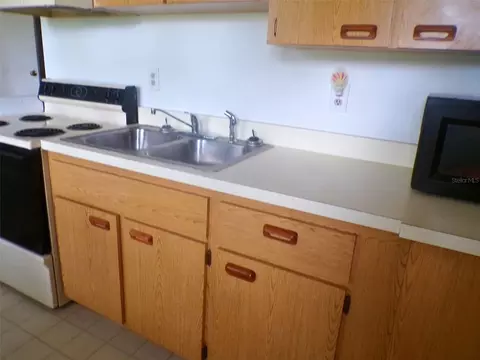 Kitchen - 6500 Cherry Rd, Ocala, FL 34472 photo 5 of 6
