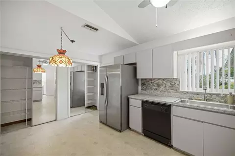 Kitchen - 6500 Cherry Rd, Ocala, FL 34472 photo 2 of 6