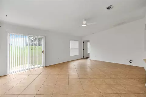 Living - 18 Juniper Loop Dr, Ocala, FL 34480 photo 10 of 10