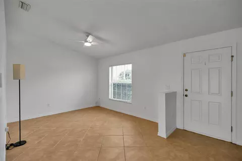 Living - 18 Juniper Loop Dr, Ocala, FL 34480 photo 8 of 10