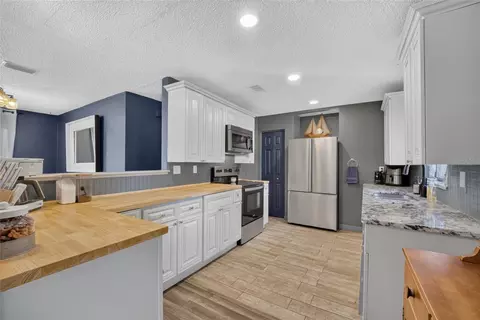 Kitchen - 16460 NE 25th Ln, Williston, FL 32696 photo 1 of 3