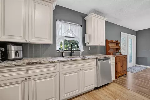 Kitchen - 16460 NE 25th Ln, Williston, FL 32696 photo 3 of 3