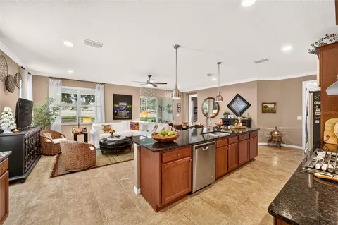 Kitchen - 9895 SW 95th Loop, Ocala, FL 34481 photo 7 of 9