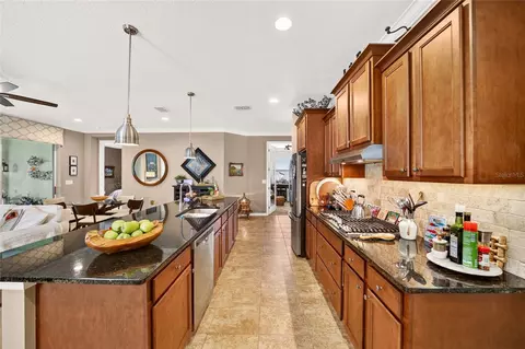 Kitchen - 9895 SW 95th Loop, Ocala, FL 34481 photo 6 of 9