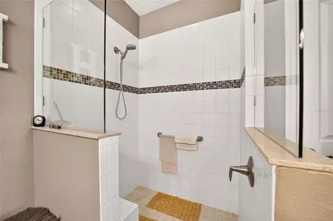 Bath - 9895 SW 95th Loop, Ocala, FL 34481 photo 2 of 3