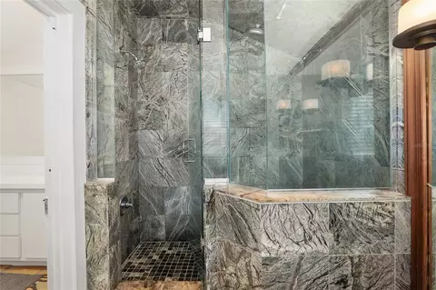 Bath - 818 SE 3rd St, Ocala, FL 34471 photo 4 of 6