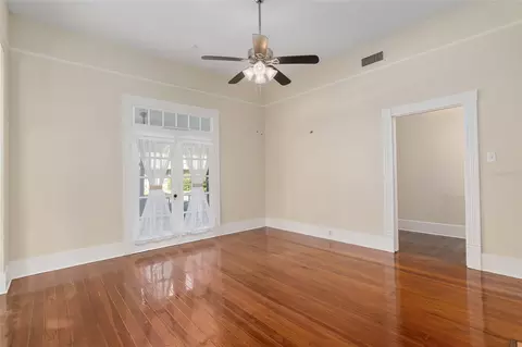 Living - 818 SE 3rd St, Ocala, FL 34471 photo 4 of 5
