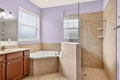 Bath - 4015 SE 22nd St, Ocala, FL 34471 photo 3 of 8