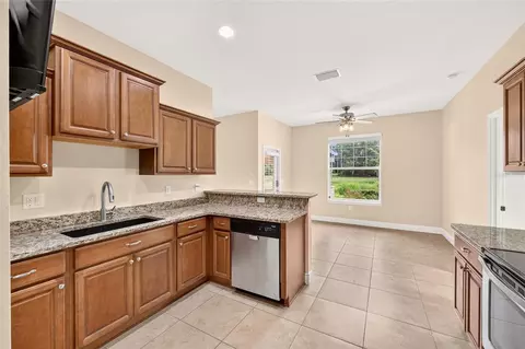 Kitchen - 4015 SE 22nd St, Ocala, FL 34471 photo 4 of 4