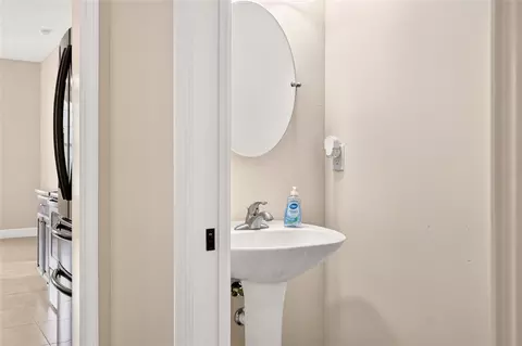 Bath - 4015 SE 22nd St, Ocala, FL 34471 photo 8 of 8