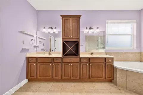 Bath - 4015 SE 22nd St, Ocala, FL 34471 photo 2 of 8