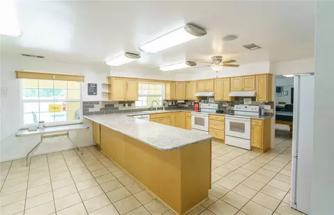 Kitchen - 13259 SE 49th Ct, Belleview, FL 34420 photo 5 of 5