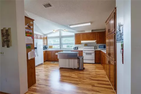 Kitchen - 13259 SE 49th Ct, Belleview, FL 34420 photo 3 of 5