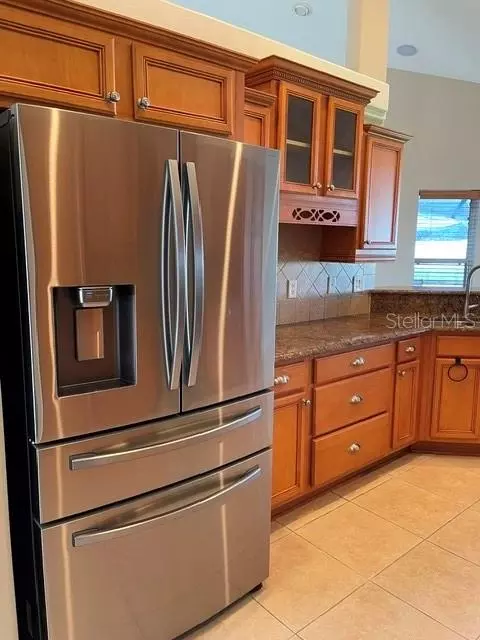 Kitchen - 10984 SW 48th Ter, Ocala, FL 34476 photo 2 of 7