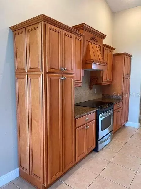 Kitchen - 10984 SW 48th Ter, Ocala, FL 34476 photo 5 of 7