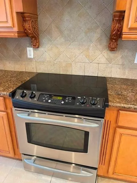 Kitchen - 10984 SW 48th Ter, Ocala, FL 34476 photo 6 of 7