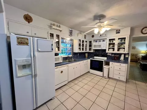 Kitchen - 4033 SE 15th St, Ocala, FL 34471 photo 1 of 6