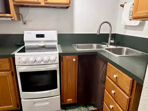Kitchen - 4033 SE 15th St, Ocala, FL 34471 photo 5 of 6