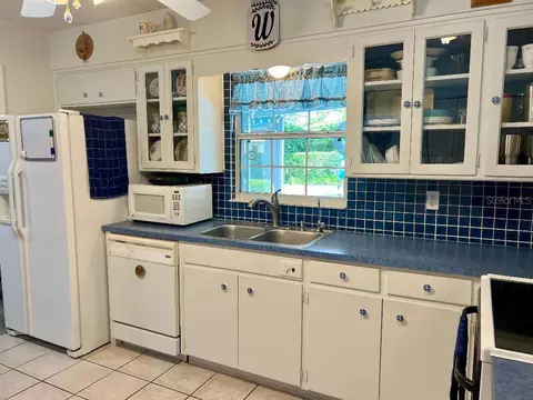 Kitchen - 4033 SE 15th St, Ocala, FL 34471 photo 3 of 6