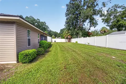 Exterior - 5541 SE 22nd St, Ocala, FL 34480 photo 6 of 8