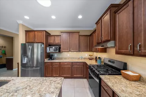 Kitchen - 9642 SW 95th Loop, Ocala, FL 34481 photo 5 of 9