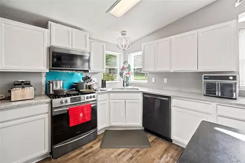 Kitchen - 5351 NE 121st Ter, Williston, FL 32696 photo 3 of 5