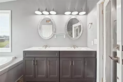 Bath - 5351 NE 121st Ter, Williston, FL 32696 photo 2 of 4