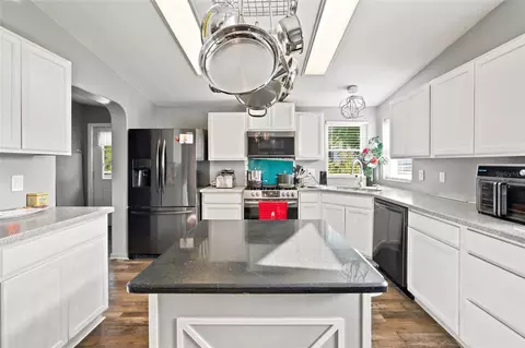 Kitchen - 5351 NE 121st Ter, Williston, FL 32696 photo 1 of 5